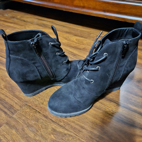 Black boots - Picture 2 of 5